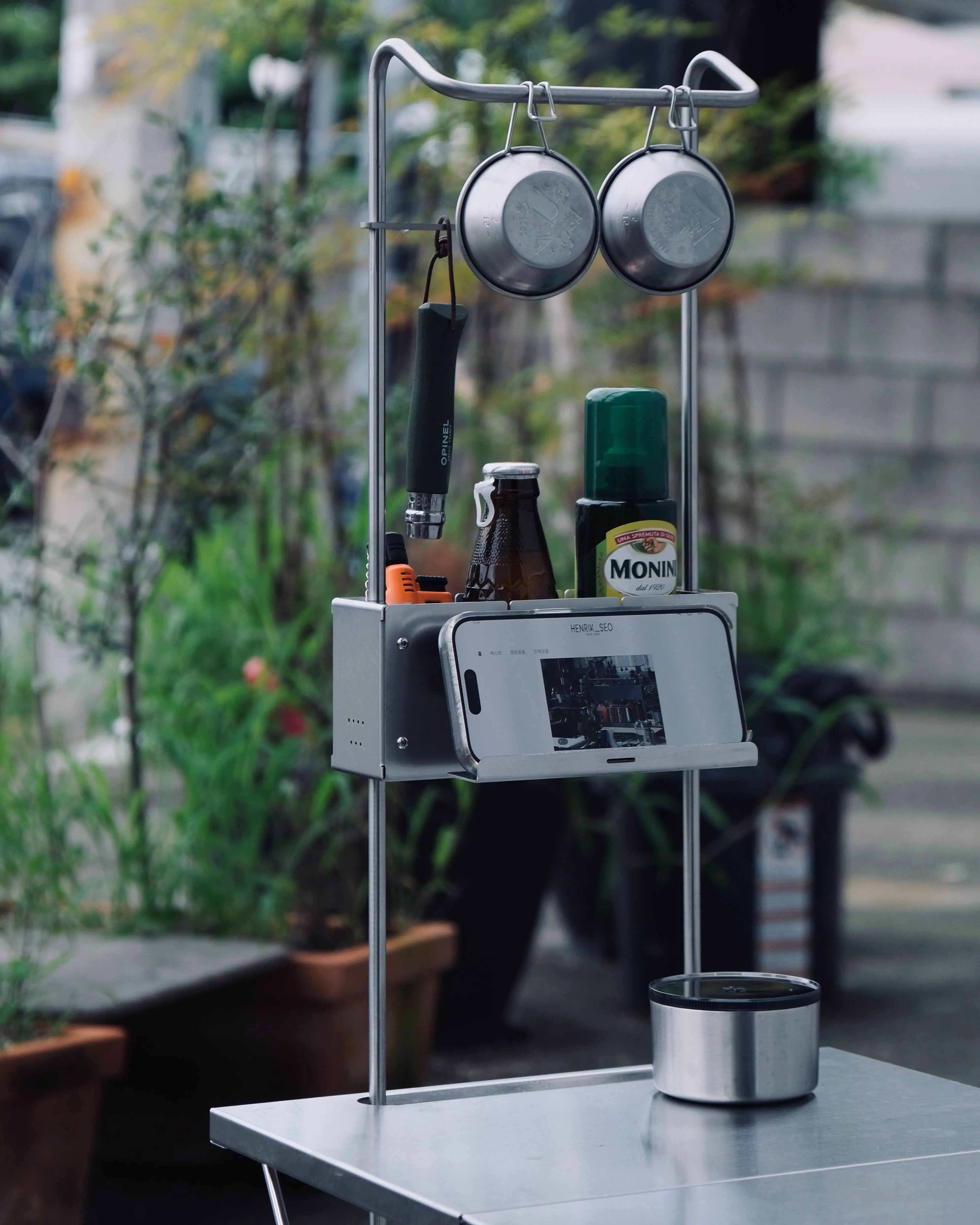 HR Stain My Table Hanger - Henrik Seo