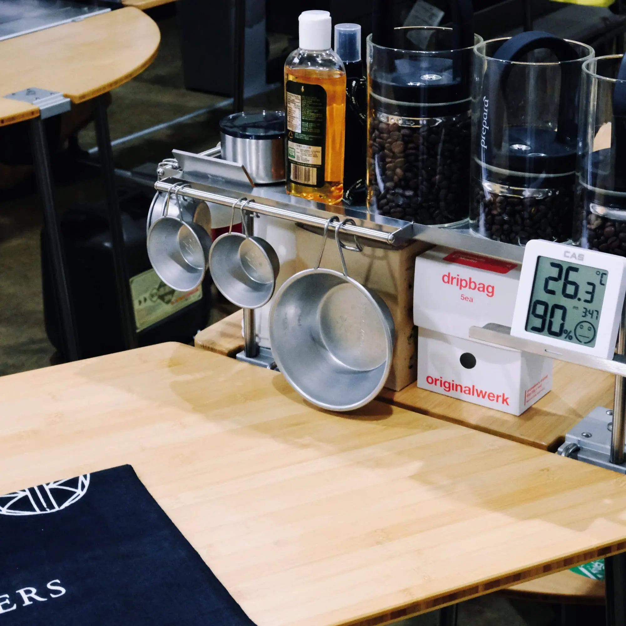 HR Side Tray Shelf Hanger - Henrik Seo