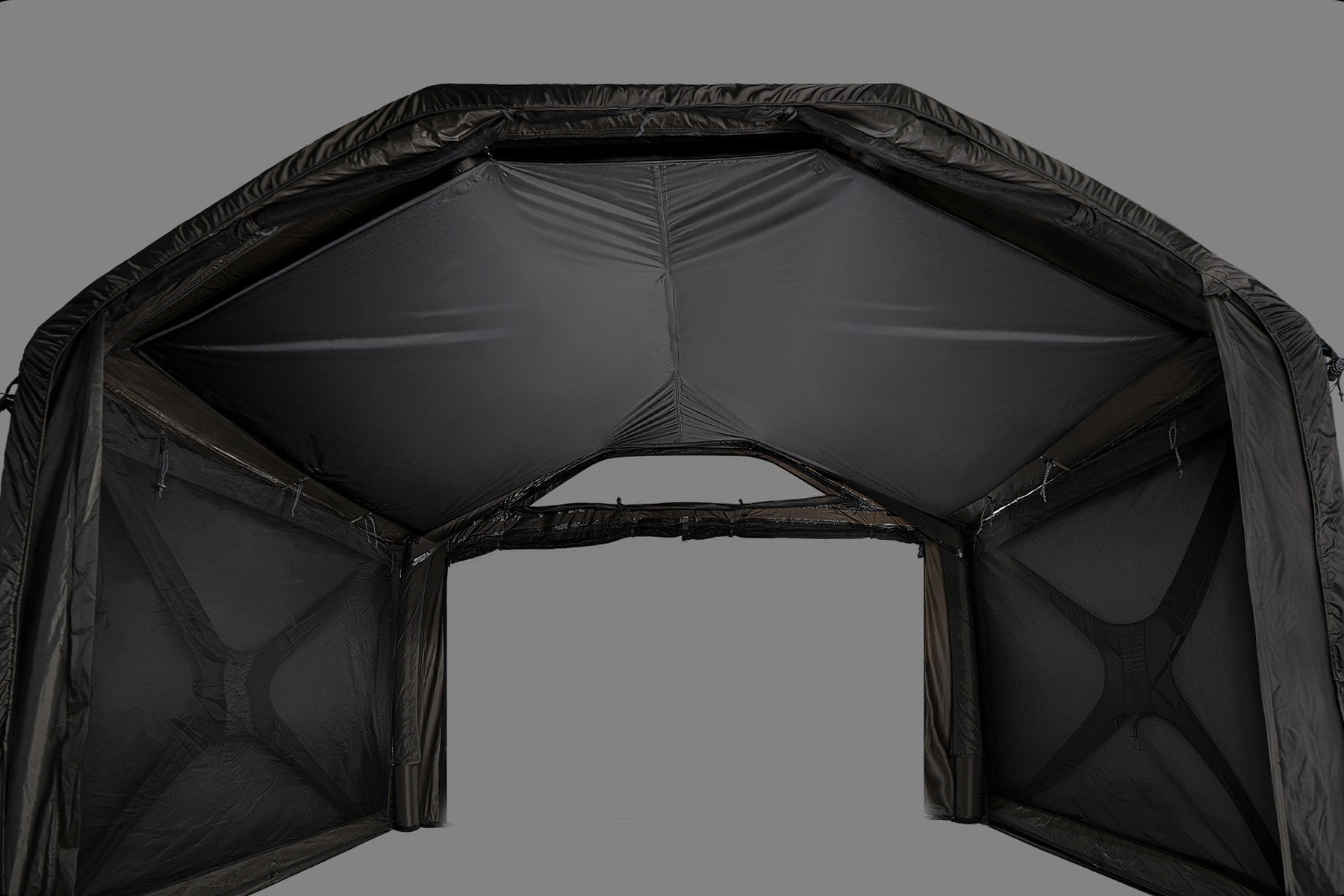 Monterra Cubex 2.8 inner liner installed inside the shelter, dark interior lining