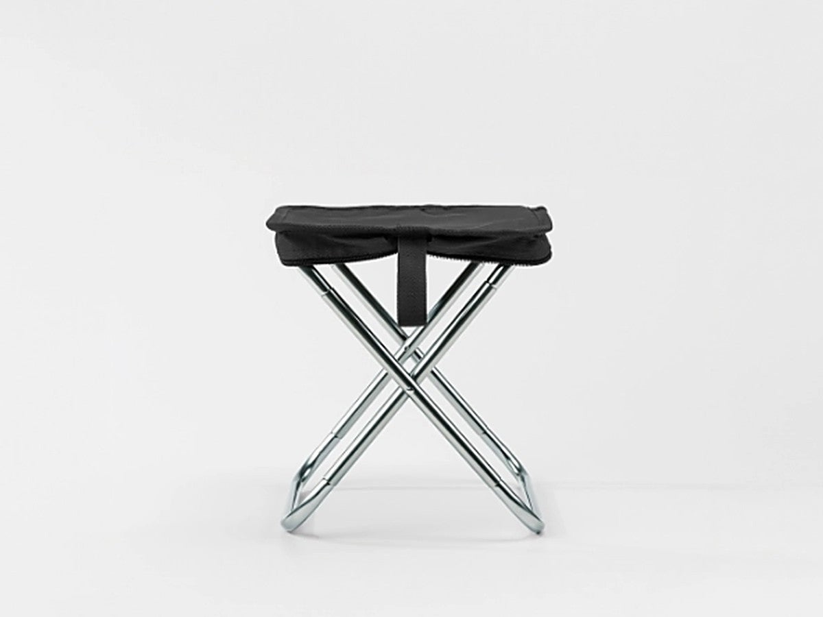 X-shaped cross-leg frame of the folding stool
