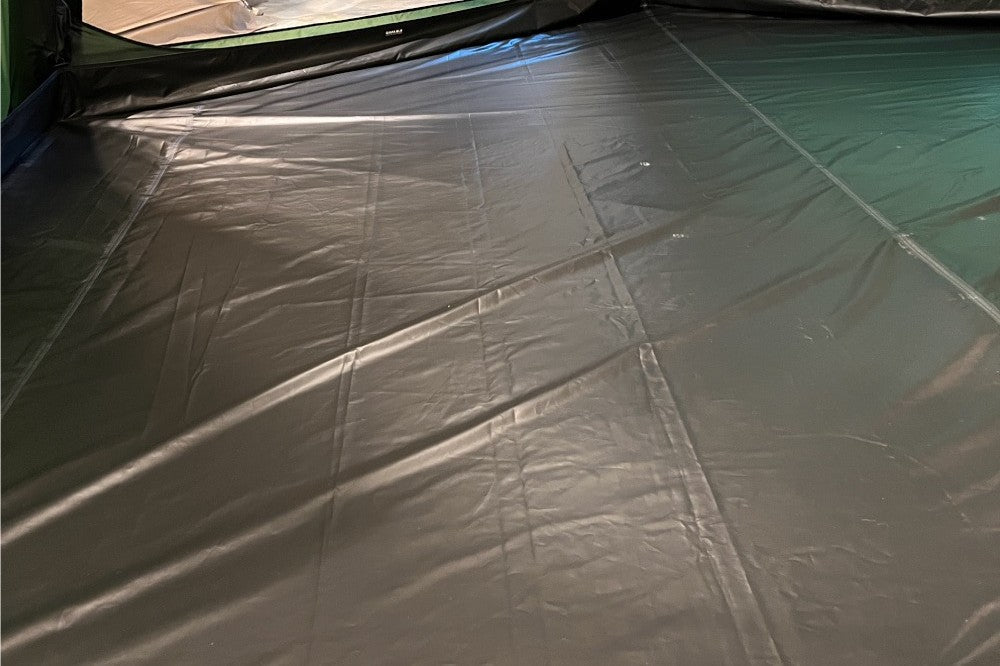 Square toggles on G450 groundsheet clipped into O-rings of air poles