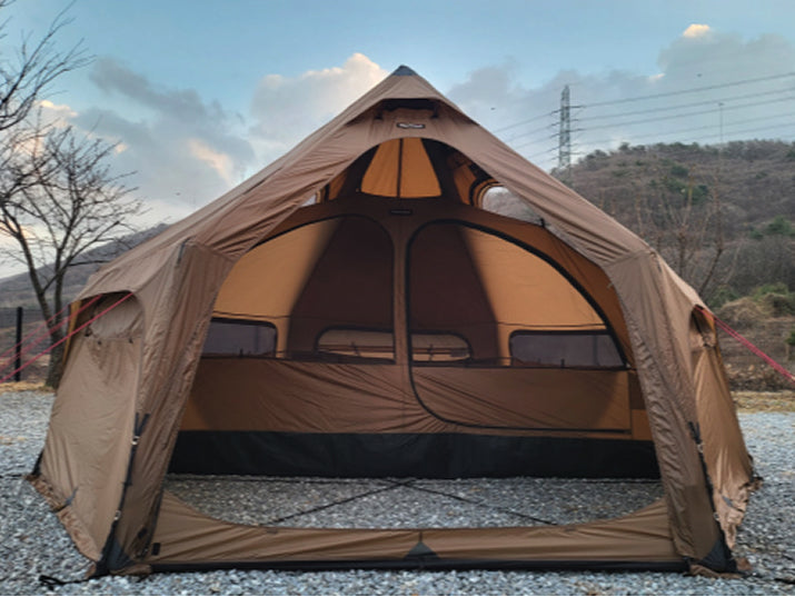 Inner tent suspended inside G450 main canopy with mesh panels open