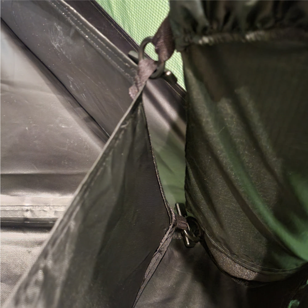 Bathtub edge of G450 groundsheet raised about 3 cm above the ground
