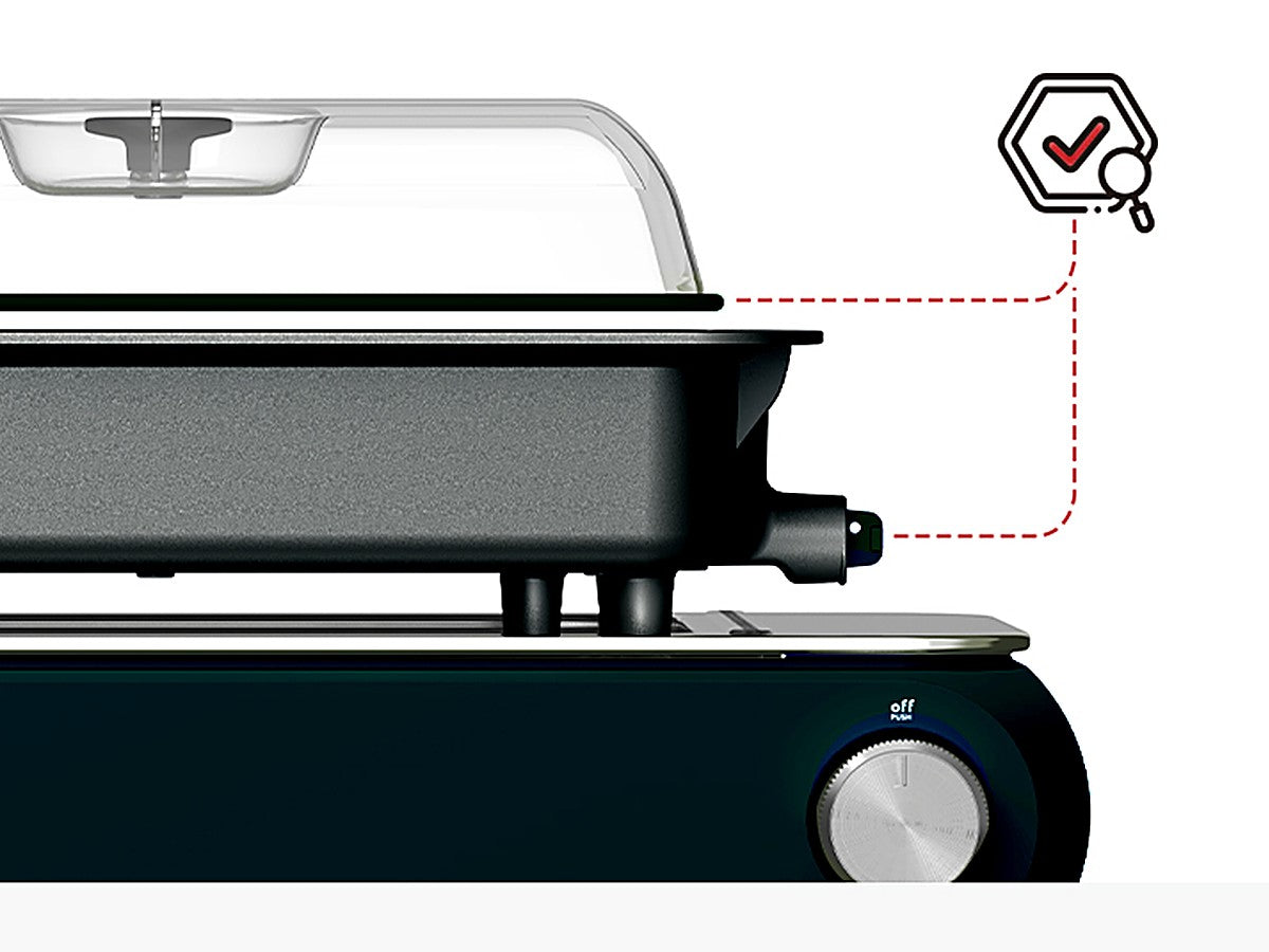 Clear polycarbonate lid over the cooking pan