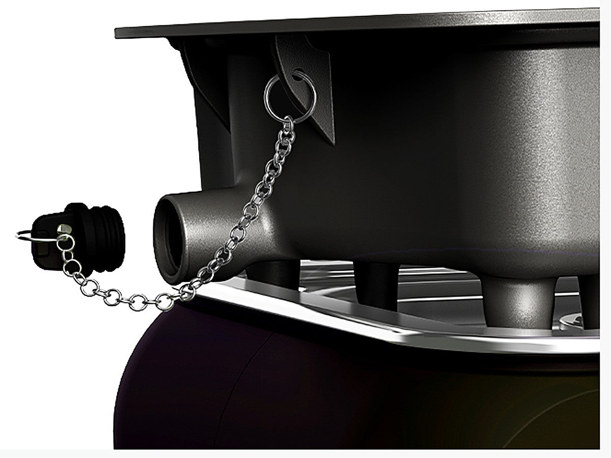 Chained silicone plug at the pan oil hole
