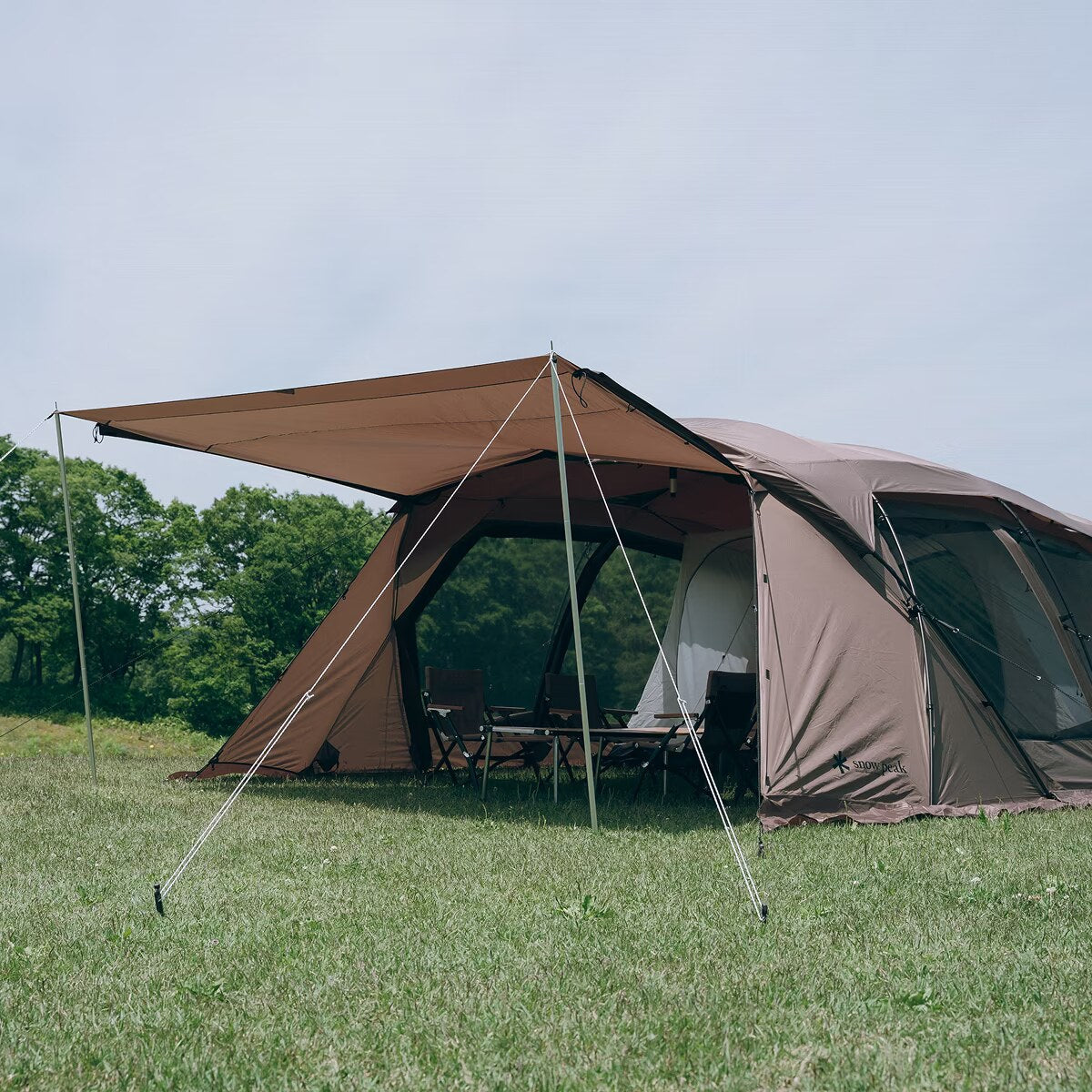 Land Lock X, Brown, awning extended on poles with gear set up inside