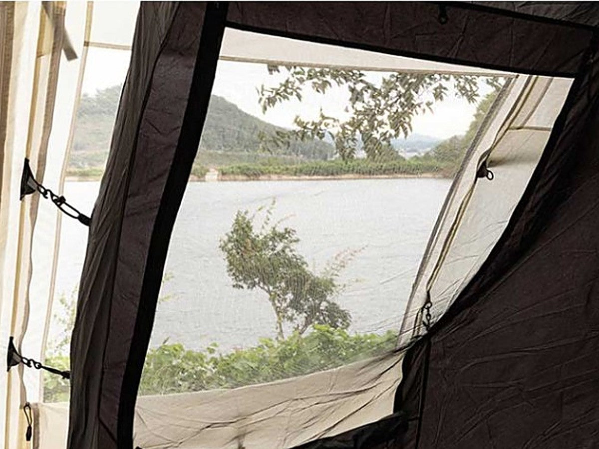Openable mesh window in the inner tent