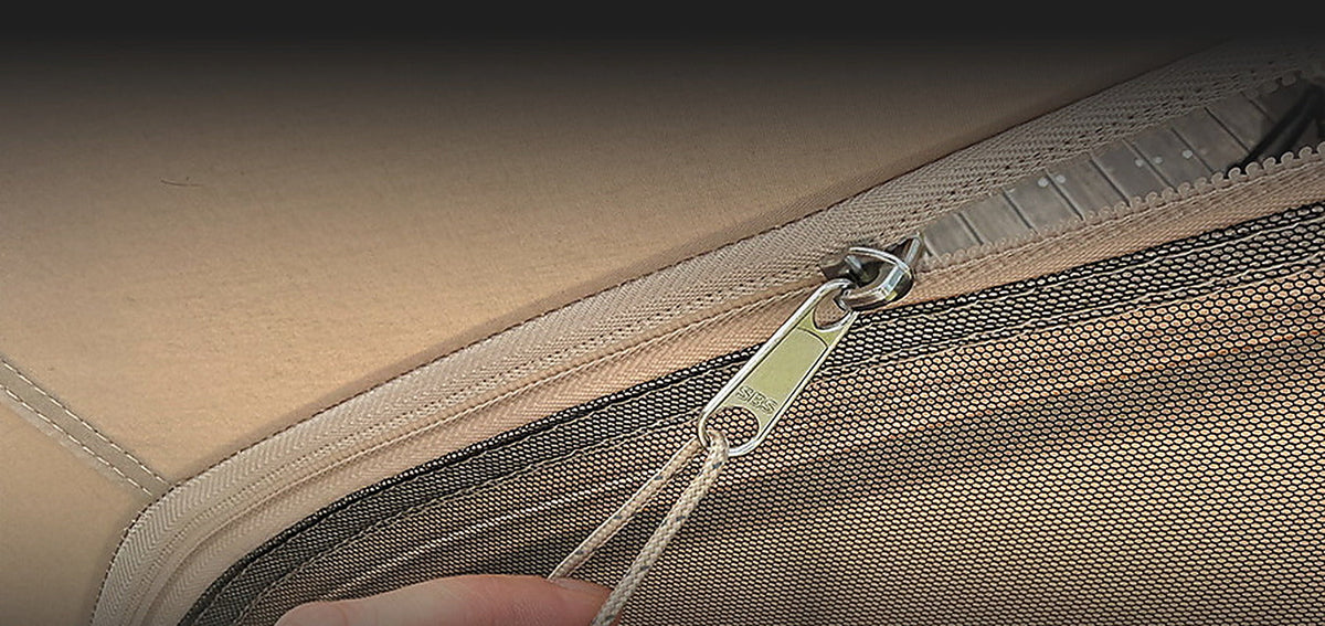 Two-pull zipper on a Neo Nest 80 mesh door panel.