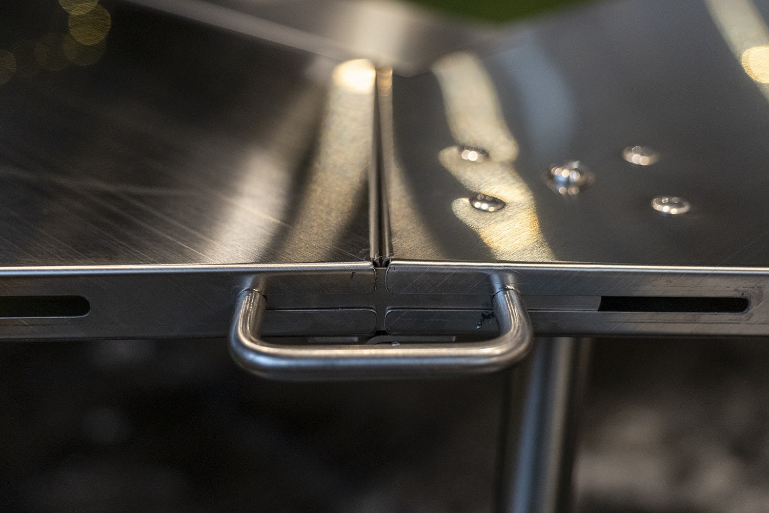 Two Octa table plates meeting at the hinged seam, with IGT rail slots on both sides and a corner handrail between them.