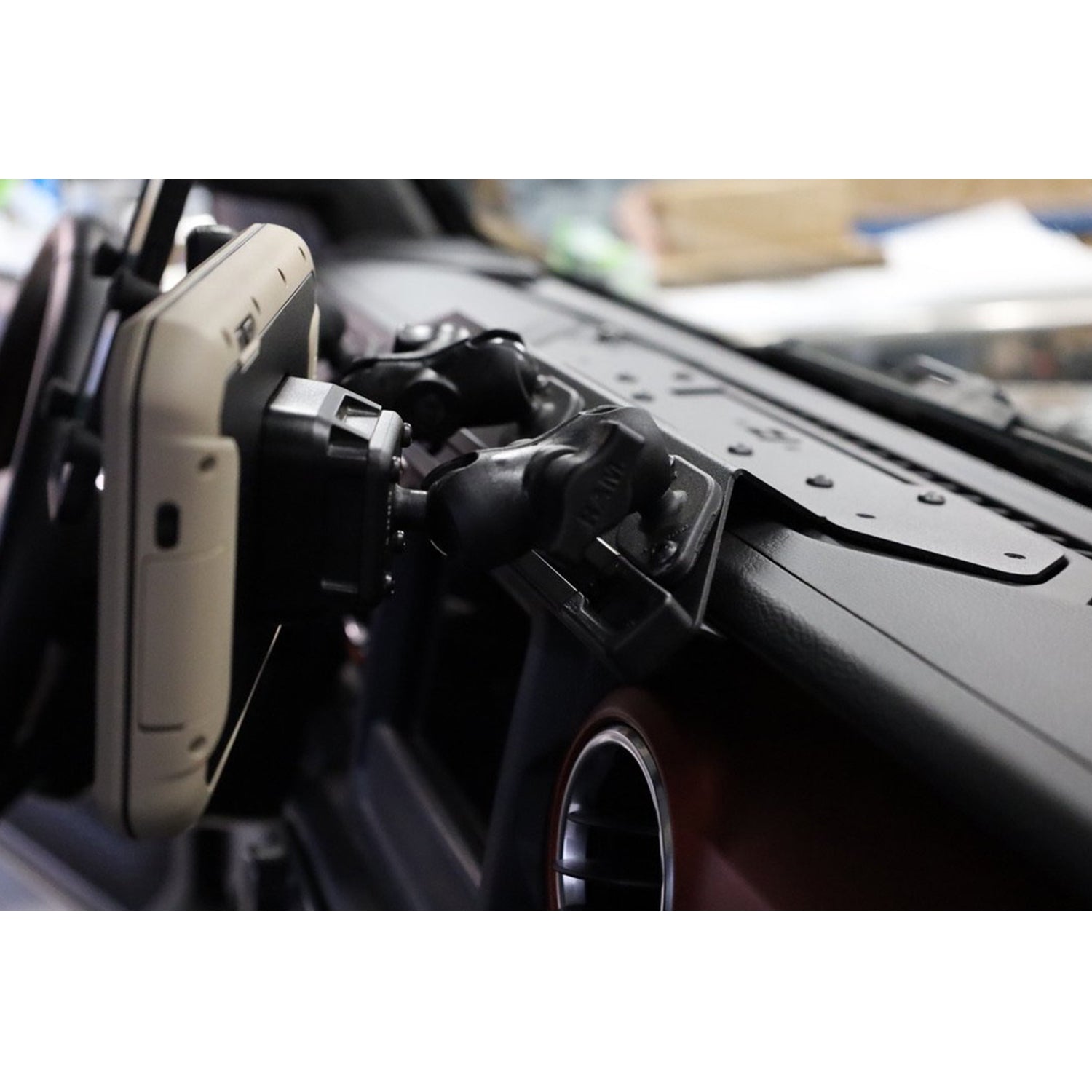 [SUPPORT D'ACCESSOIRES ALIMENTÉS JEEP WRANGLER JL/JT] JPAM